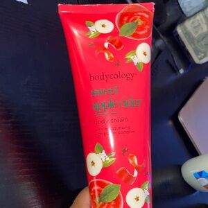 Bodycology Sweet Apple Cider Body Cream - Vibrant Red